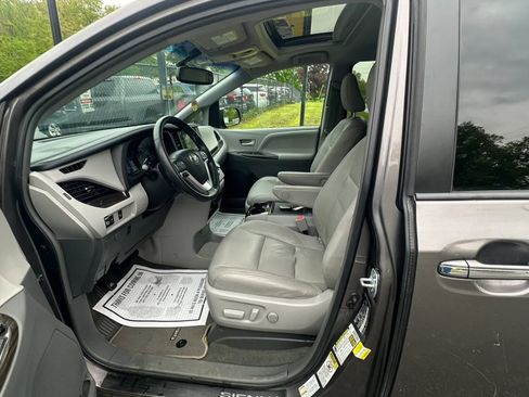Used 2015 Toyota Sienna XLE AWD/4WD image 21