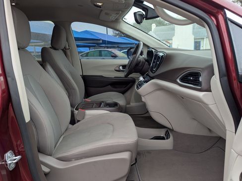 Used 2017 Chrysler Pacifica Touring Plus w/ Security Group image 24