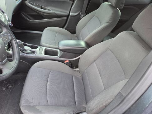 Used 2017 Chevrolet Cruze LT image 6