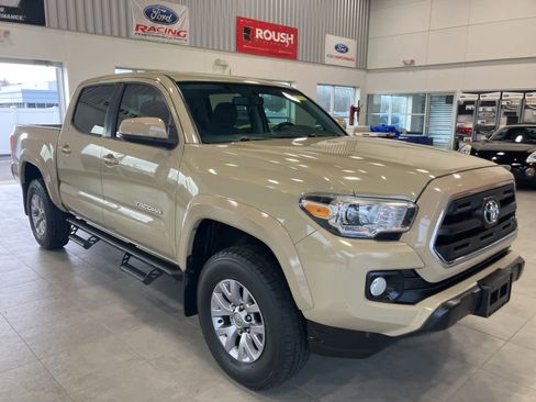 Used 2017 Toyota Tacoma SR5 image 3