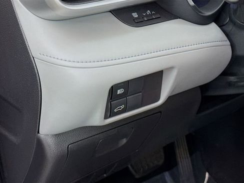 Used 2022 Toyota Highlander XLE image 10