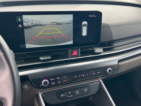 Used 2025 Kia Carnival FWD image 22