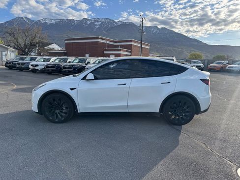 Used 2020 Tesla Model Y Long Range image 2
