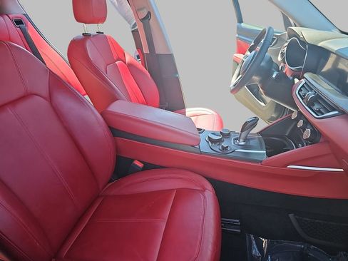 Used 2018 Alfa Romeo Stelvio AWD image 13