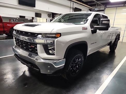 Used 2023 Chevrolet Silverado 2500 LT image 3
