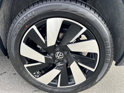 Used 2024 Volkswagen Atlas Cross Sport SE image 12