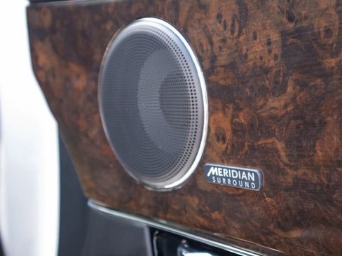 Used 2019 Jaguar XJ L Portfolio RWD image 21