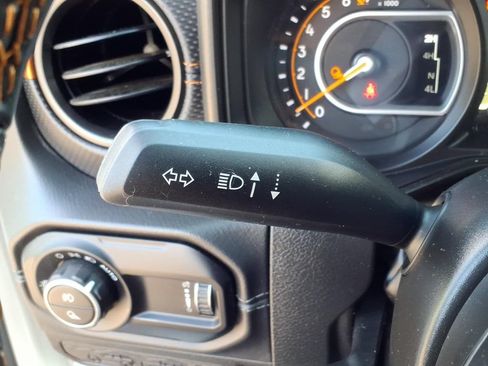 Used 2024 Jeep Gladiator Mojave w/ Convenience Group AWD/4WD image 23