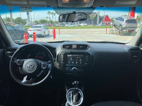 Used 2018 Kia Soul + FWD image 7