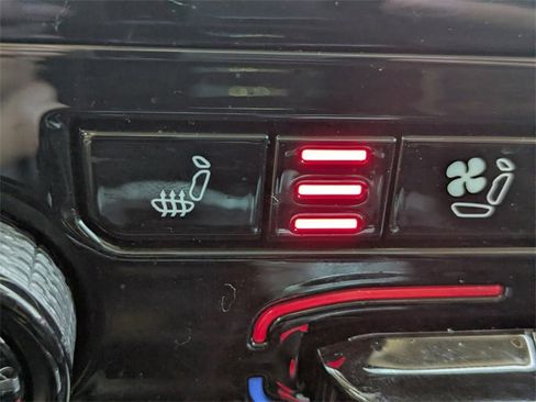 Used 2023 Jeep Grand Cherokee Limited w/ Luxury Tech Group II image 24