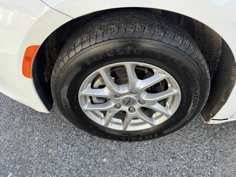 Used 2022 Chrysler Voyager LX image 29