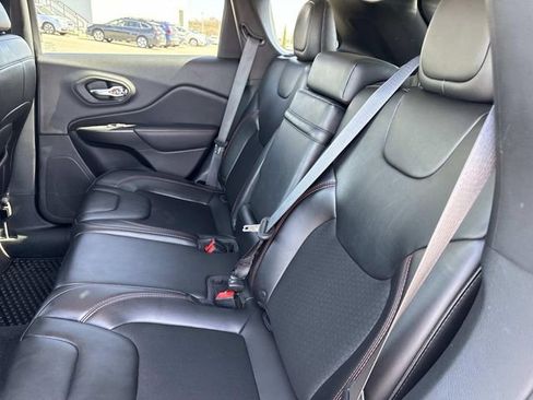 Used 2019 Jeep Cherokee Trailhawk w/ Comfort/Convenience Group image 18