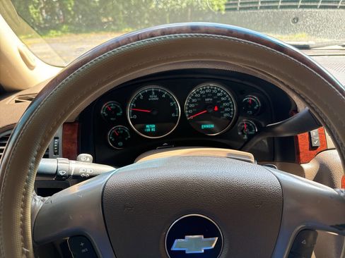 Used 2012 Chevrolet Avalanche LTZ image 31