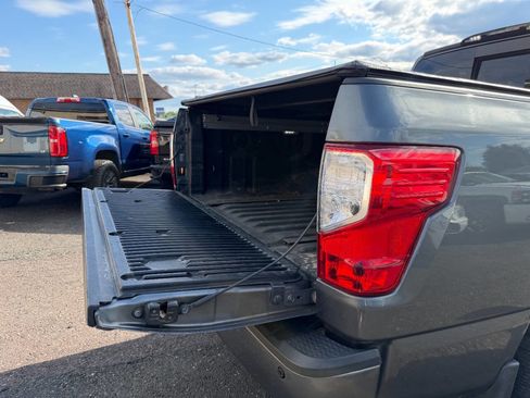 Used 2017 Nissan Titan SL w/ SL Towing Convenience Package AWD/4WD image 28