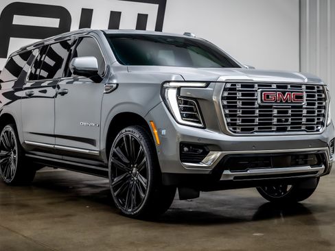 Used 2026 GMC Yukon XL Denali w/ Sun & Power Step Package AWD/4WD image 26