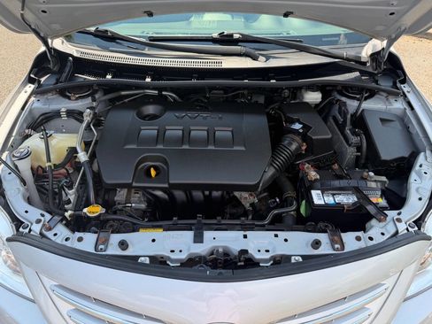 Used 2013 Toyota Corolla LE FWD image 24