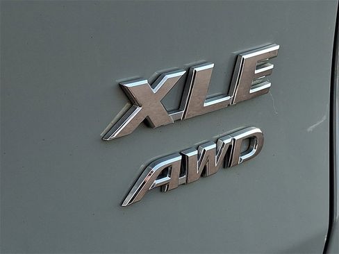 Used 2021 Toyota RAV4 XLE w/ Convenience Package image 30