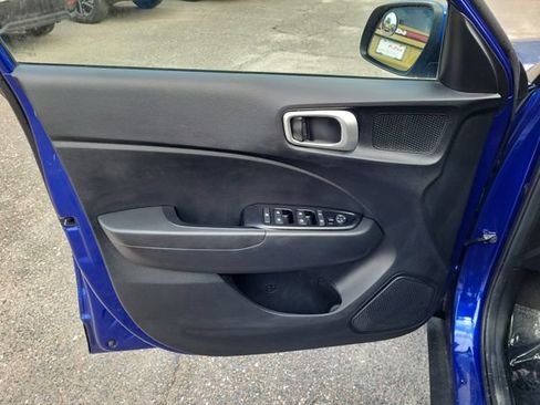 Used 2020 Hyundai Venue SE FWD image 15