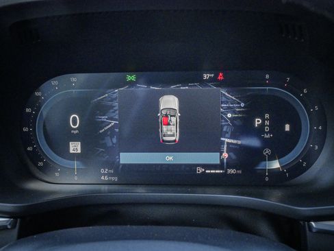 Used 2025 Volvo XC60 B5 Plus image 21