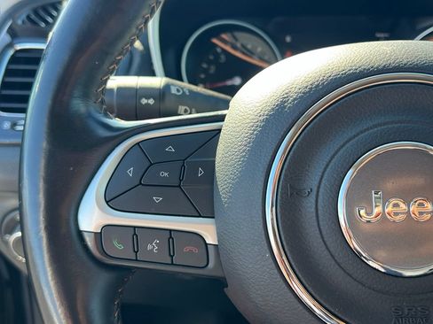 Used 2018 Jeep Compass Limited w/ Navigation Group FWD image 19