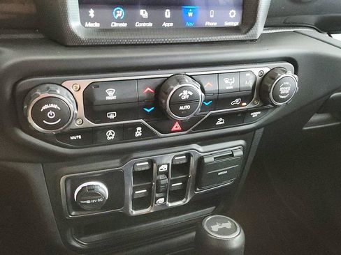 Used 2021 Jeep Wrangler Unlimited Sahara AWD/4WD image 32
