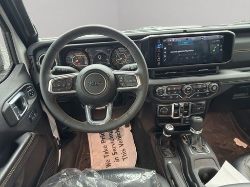 Used 2024 Jeep Wrangler Unlimited Sahara AWD/4WD image 16