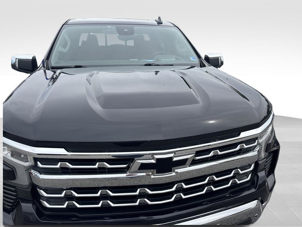 Used 2024 Chevrolet Silverado 1500 LTZ AWD/4WD image 5
