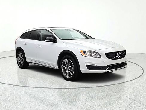 Used 2018 Volvo V60 T5 Cross Country AWD/4WD image 8