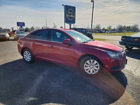 Used 2011 Chevrolet Cruze LT image 2