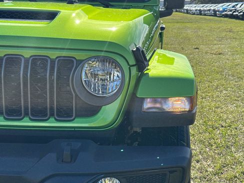 New 2026 Jeep Gladiator Sport AWD/4WD image 9