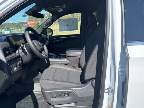 New 2026 Chevrolet Suburban LS image 12