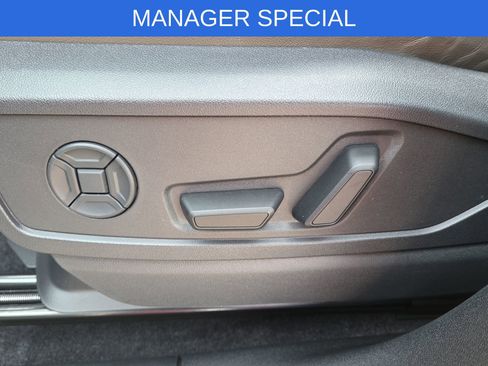 Certified 2025 Audi Q5 Premium w/ Convenience Package AWD/4WD image 17
