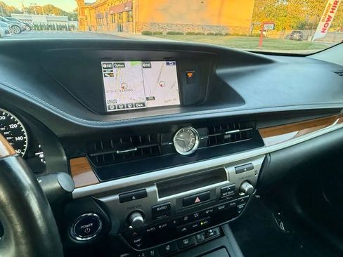 Used 2015 Lexus ES 300h image 15