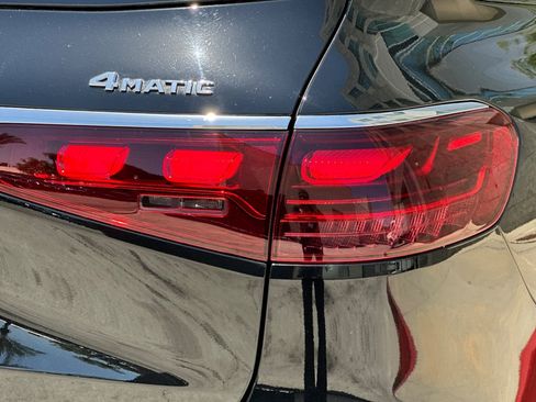 Used 2026 Mercedes-Benz GLS 580 4MATIC image 28