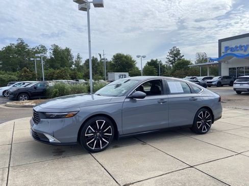 Used 2023 Honda Accord Touring image 6