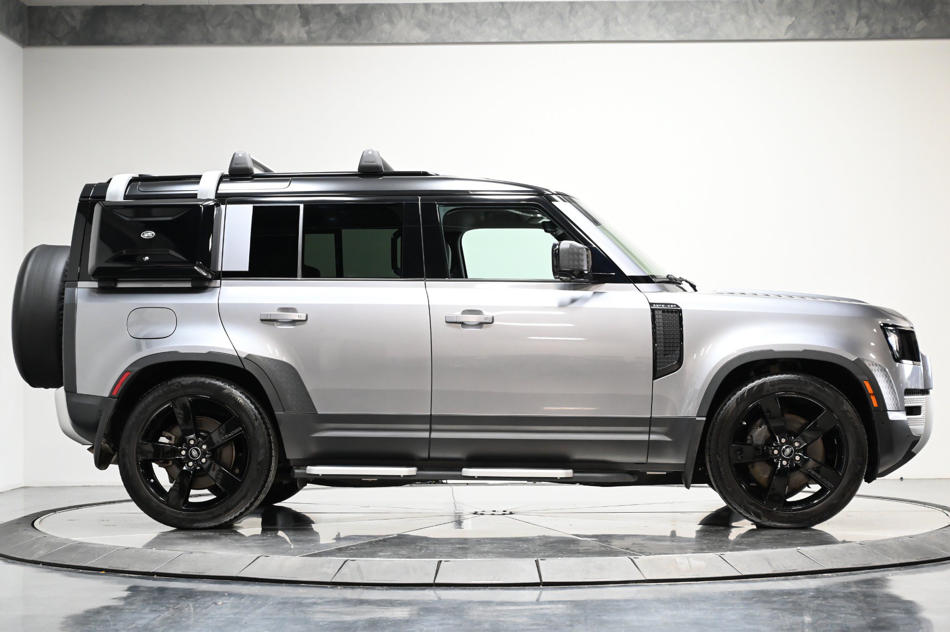 Used 2020 Land Rover Defender 110 HSE AWD/4WD image 57