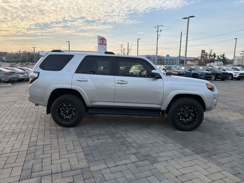 Used 2023 Toyota 4Runner SR5 image 3