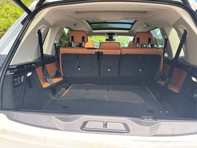 Used 2021 BMW X7 xDrive40i w/ Parking Assistance Package AWD/4WD image 12