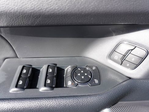 Used 2024 Ford Expedition XLT image 9