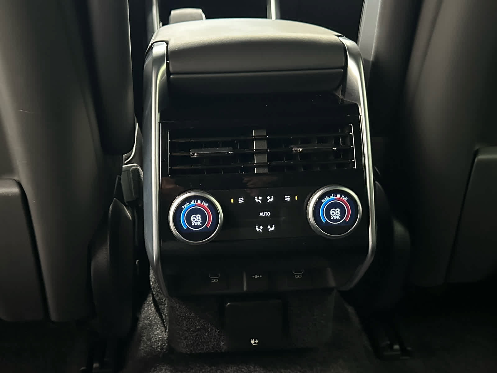 Used 2025 Land Rover Range Rover SE AWD/4WD image 41