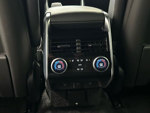 Used 2025 Land Rover Range Rover SE AWD/4WD image 41