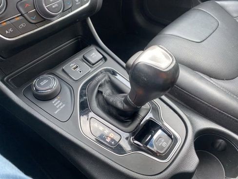 Used 2023 Jeep Cherokee Altitude Lux AWD/4WD image 62