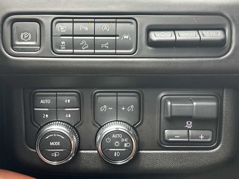 Certified 2024 GMC Yukon Denali Ultimate AWD/4WD image 26