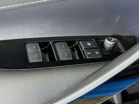 Used 2020 Toyota Corolla XSE image 21