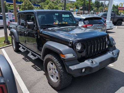 Used 2020 Jeep Gladiator Sport w/ Quick Order Package 24S AWD/4WD image 2