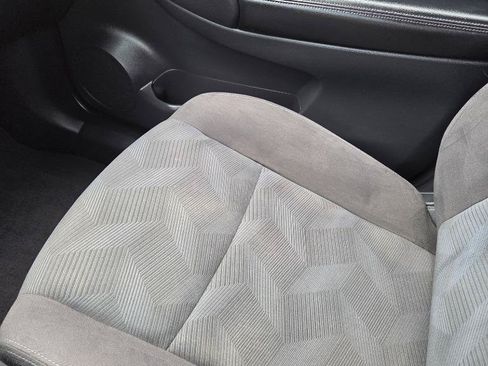 Used 2016 Nissan Rogue SV FWD image 13