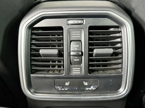 Used 2025 Porsche Macan image 25