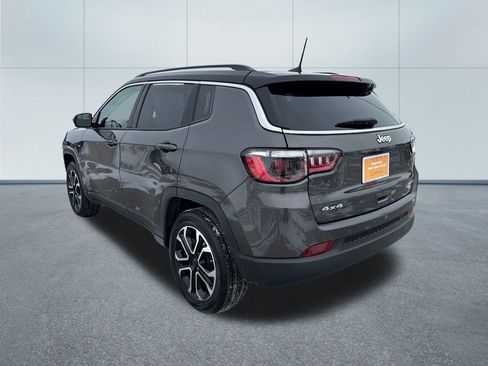 Certified 2022 Jeep Compass Limited image 3