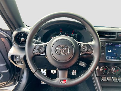 Used 2025 Toyota GR86 Premium w/ ALL Weather Mat Package (TMS) RWD image 11