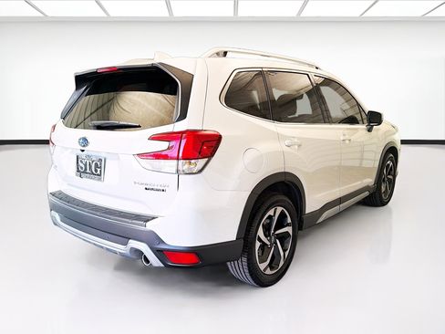 Used 2022 Subaru Forester Touring AWD/4WD image 4
